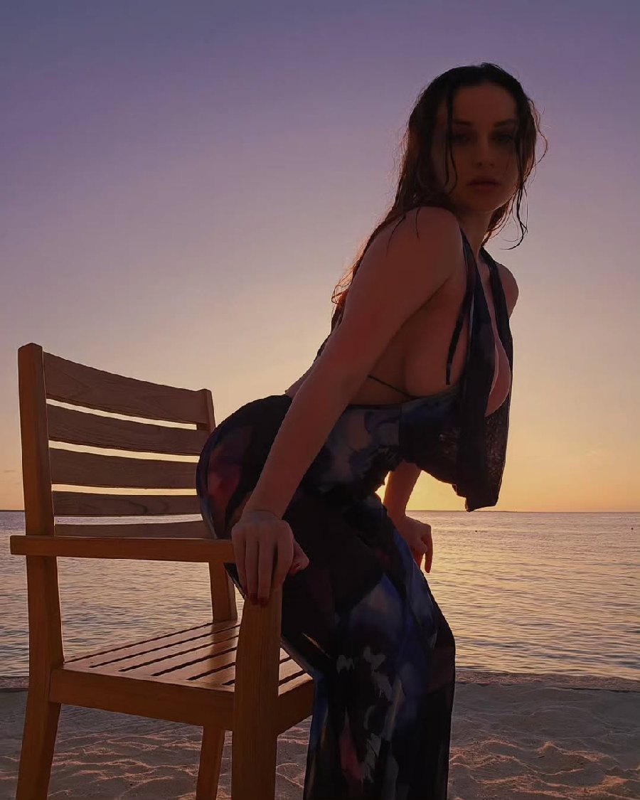 Sexy girl Miranda Faith nude in Siliguri