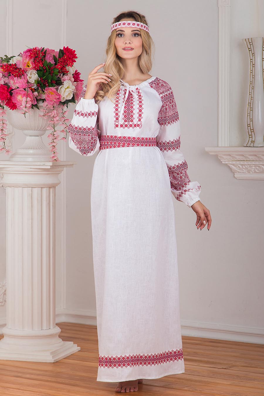 Women in Slavic costumes in Siliguri