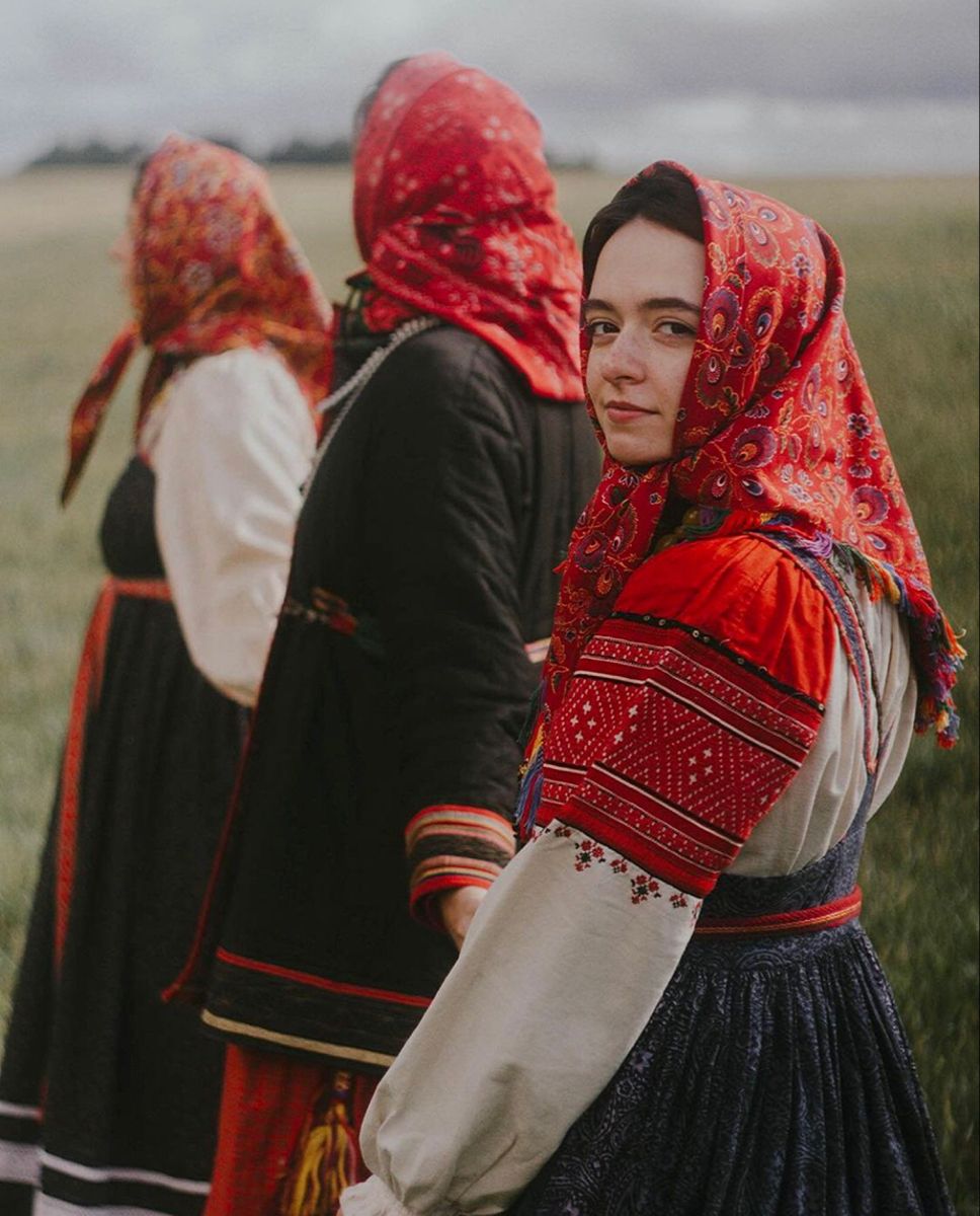 Women in Slavic costumes in Siliguri