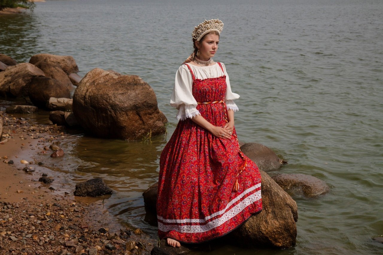 Women in Slavic costumes in Siliguri