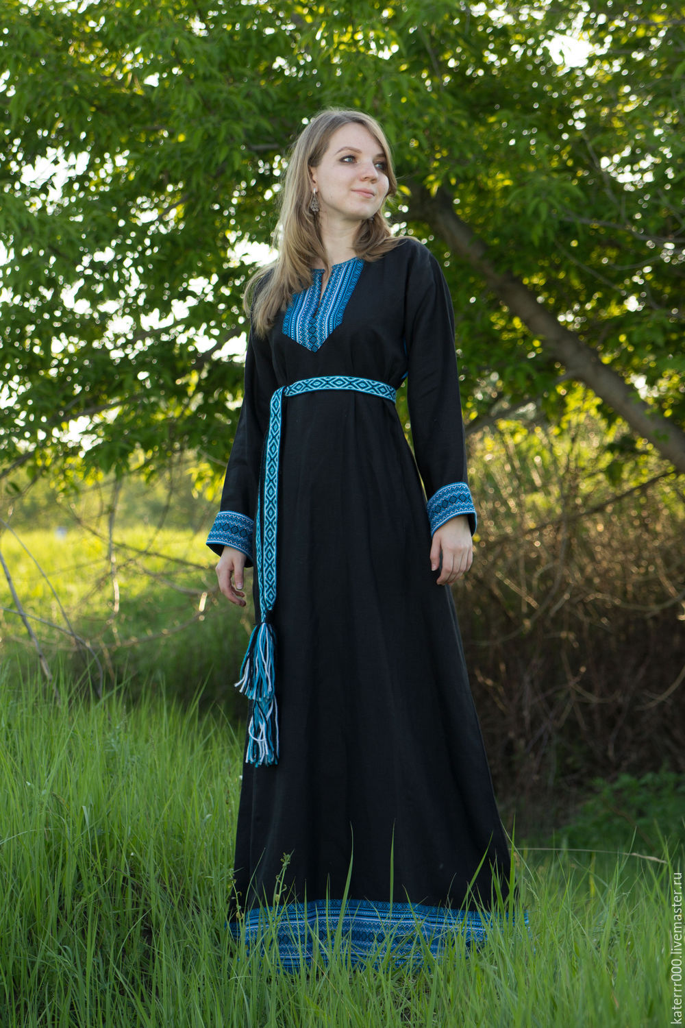 Women in Slavic costumes in Siliguri