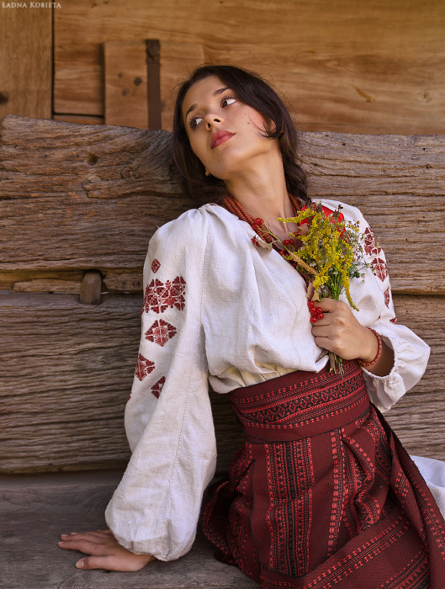Girls in Slavic costumes in Siliguri