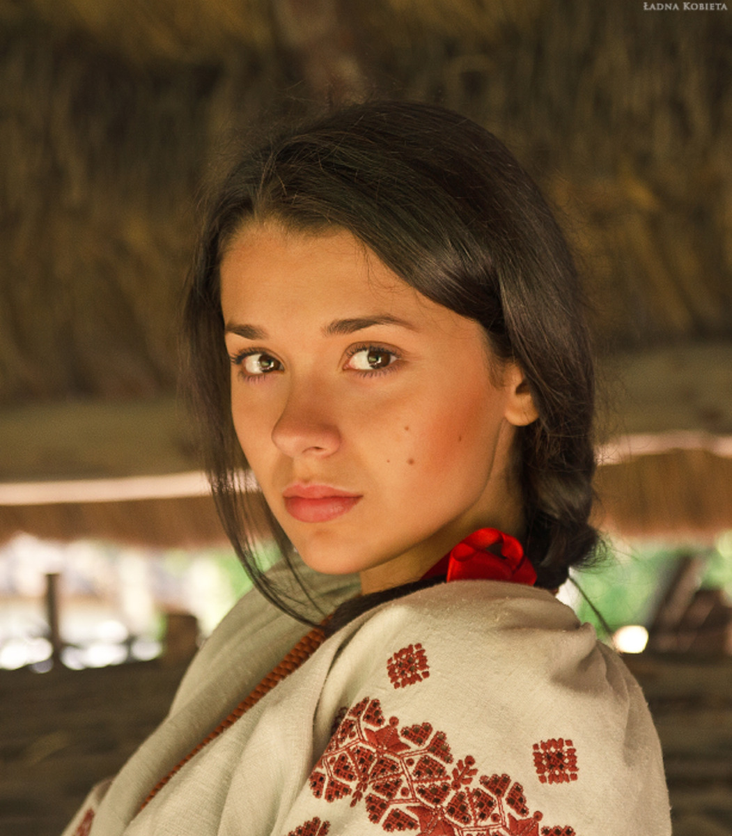 Girls in Slavic costumes in Siliguri