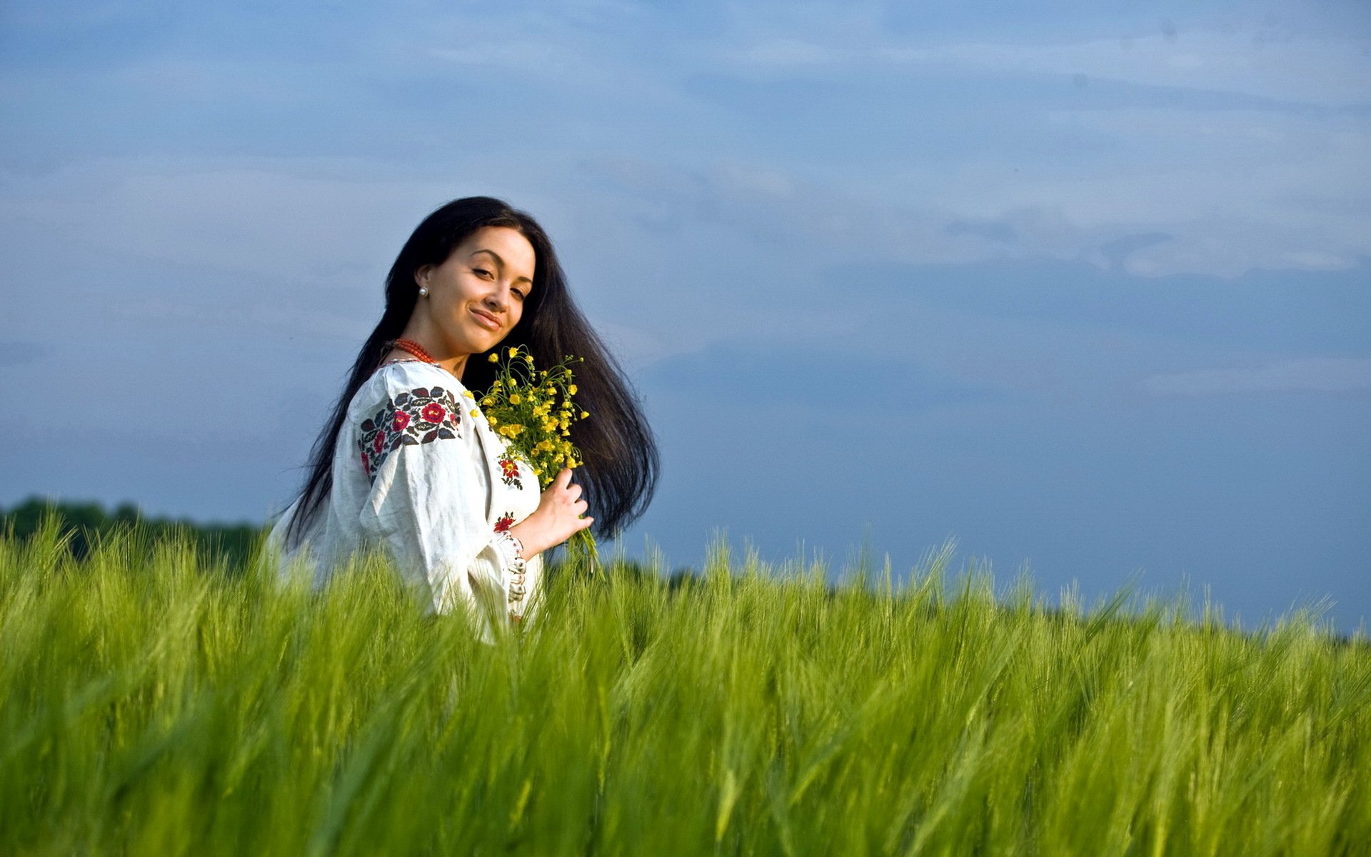 Girls in Slavic costumes in Siliguri